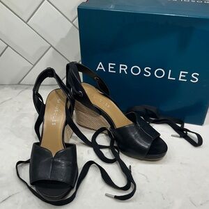 AEROSOLES Black and Tan Wrap Women's Wedge Sandals 8.5